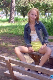 01-Undress_In_The_Park-Julia18